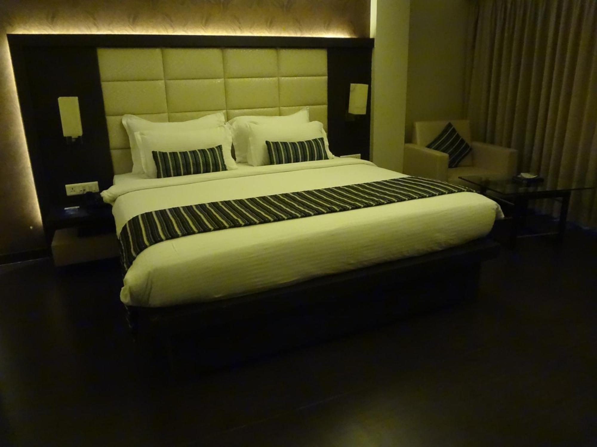 Hotel Galaxy Bombay Extérieur photo