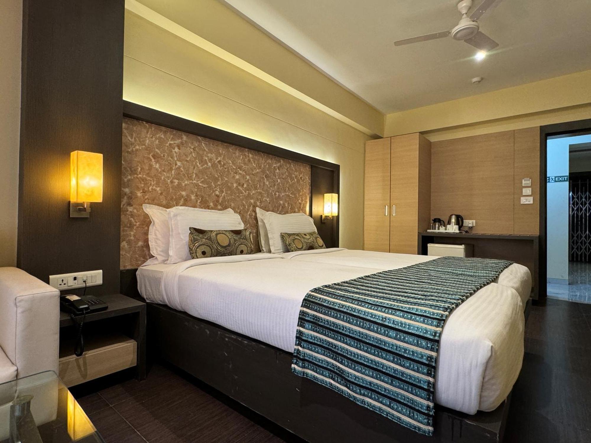Hotel Galaxy Bombay Extérieur photo