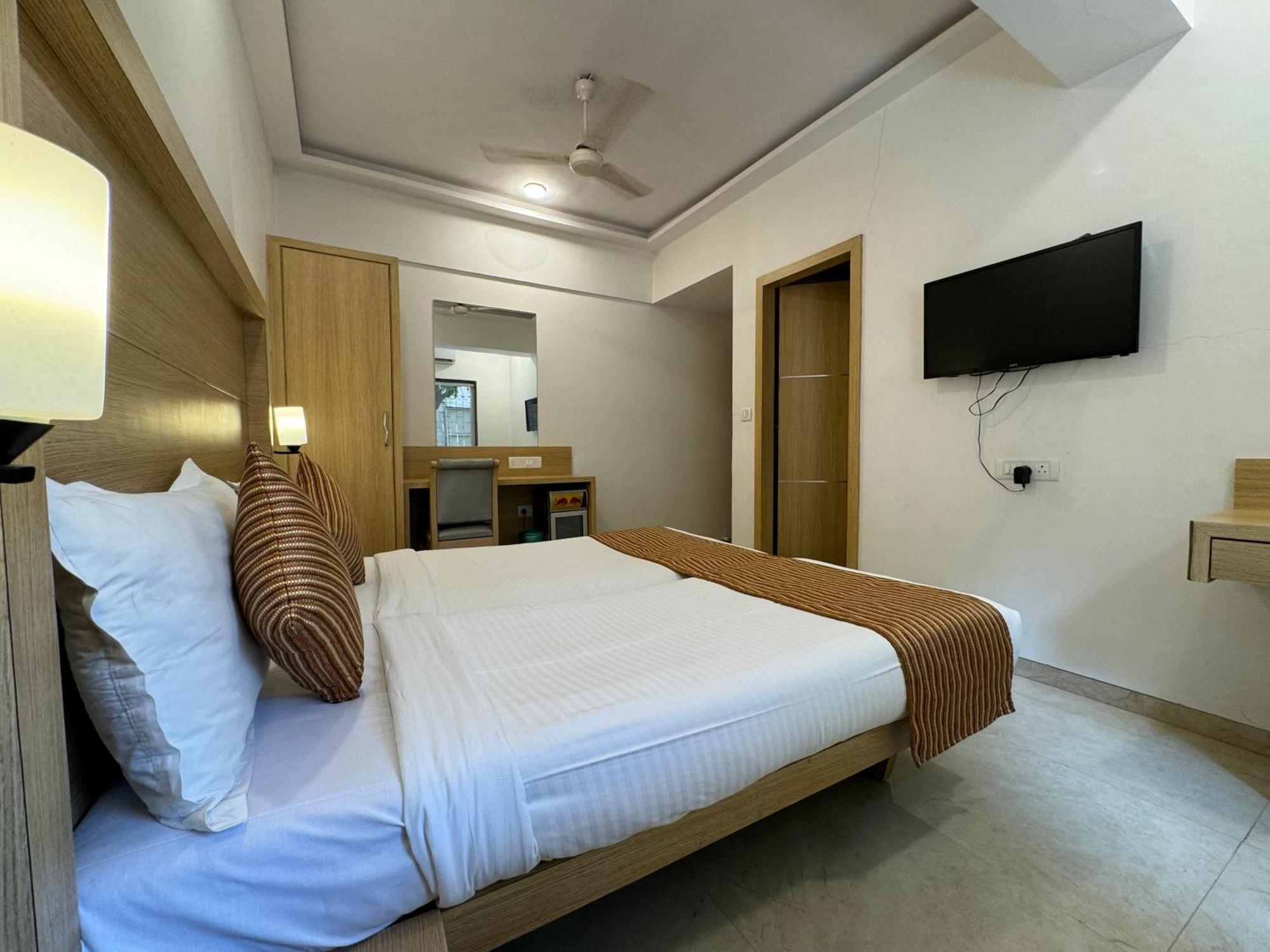 Hotel Galaxy Bombay Extérieur photo