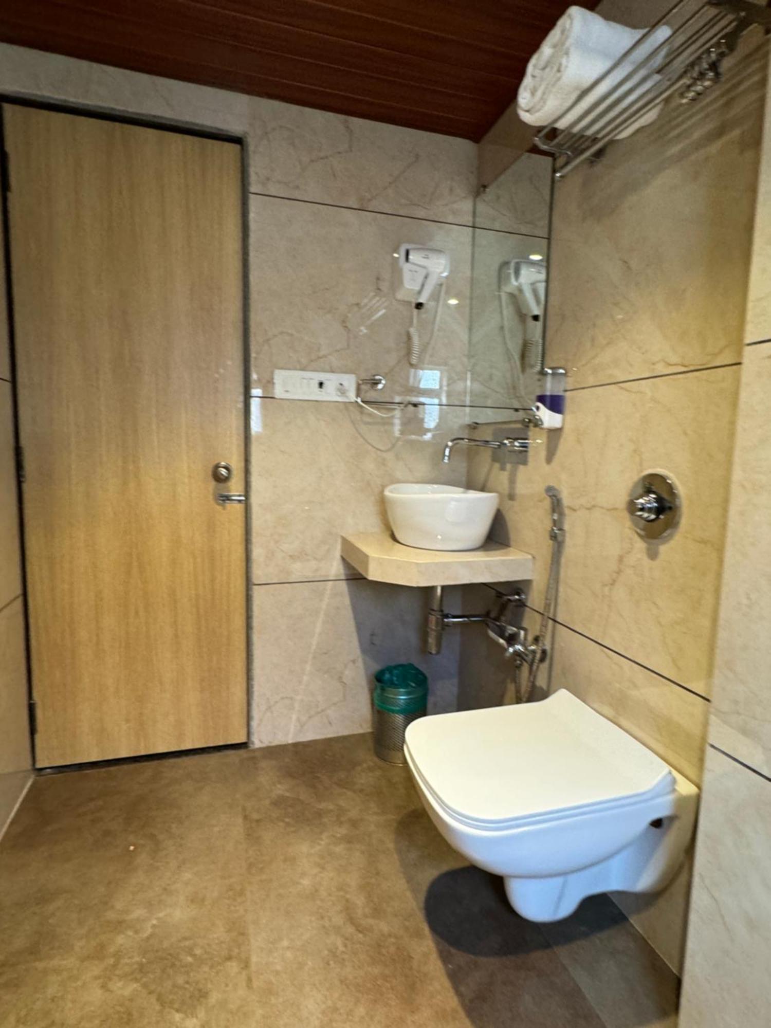 Hotel Galaxy Bombay Extérieur photo