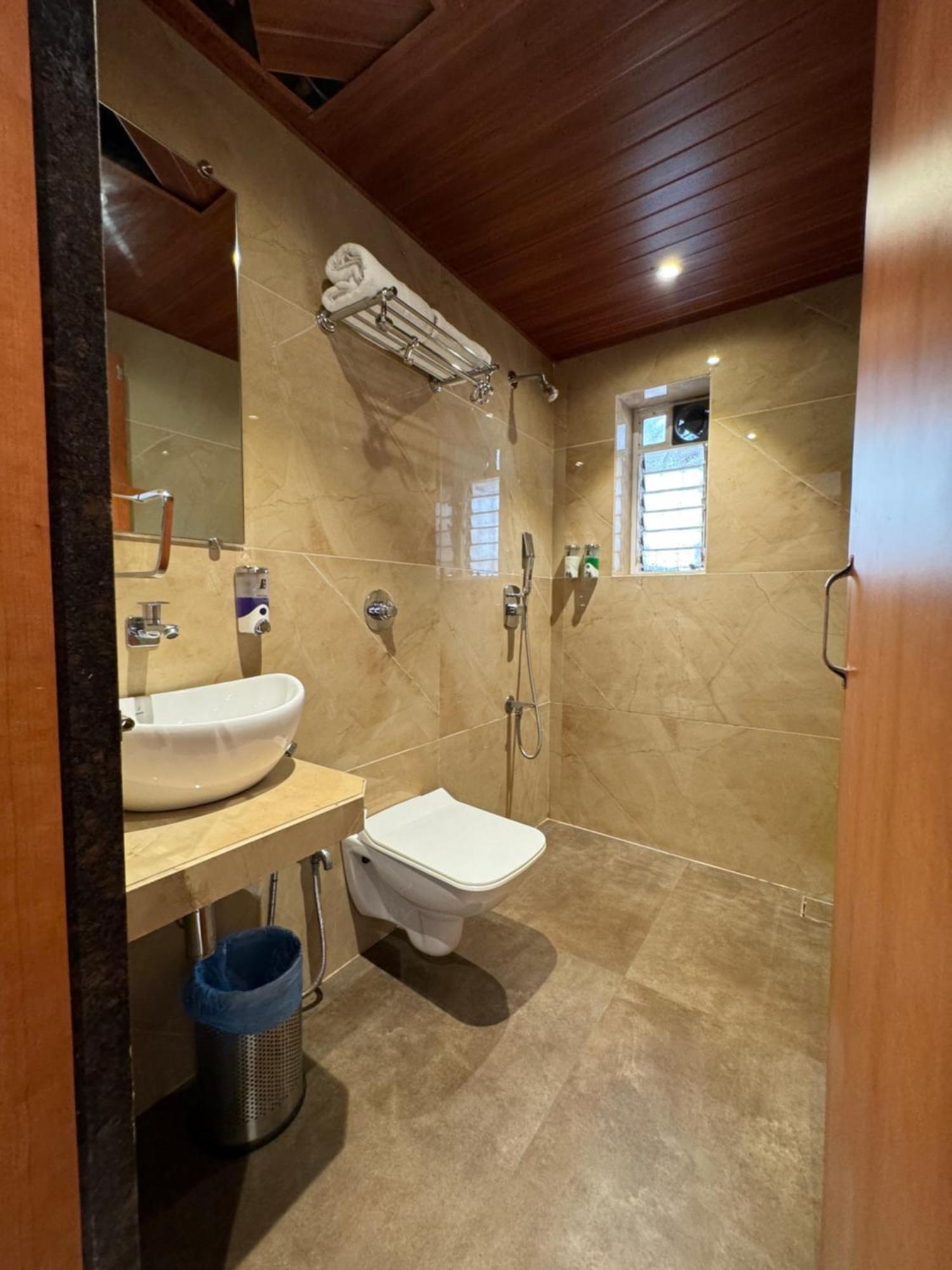 Hotel Galaxy Bombay Extérieur photo