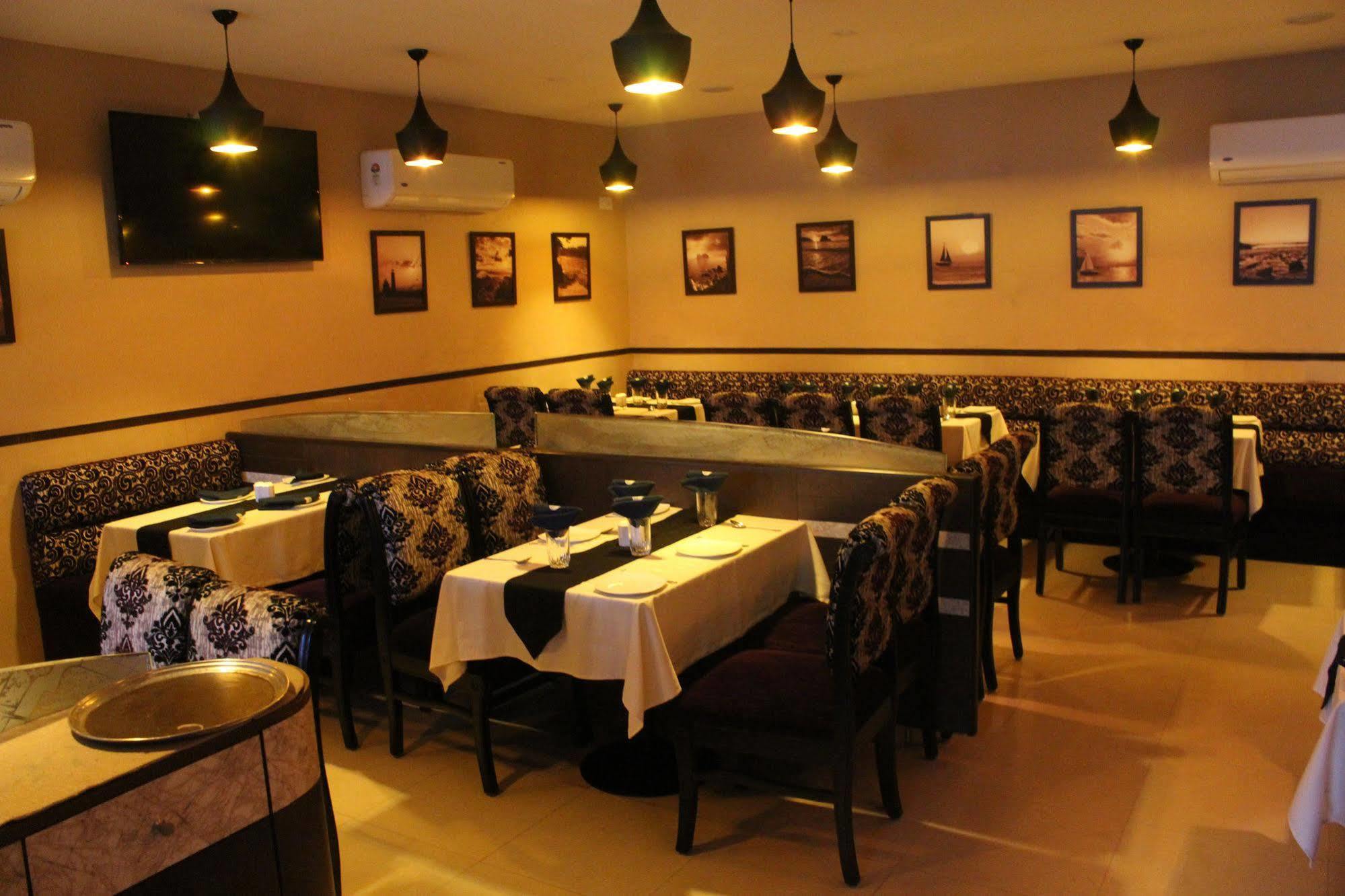 Hotel Galaxy Bombay Extérieur photo