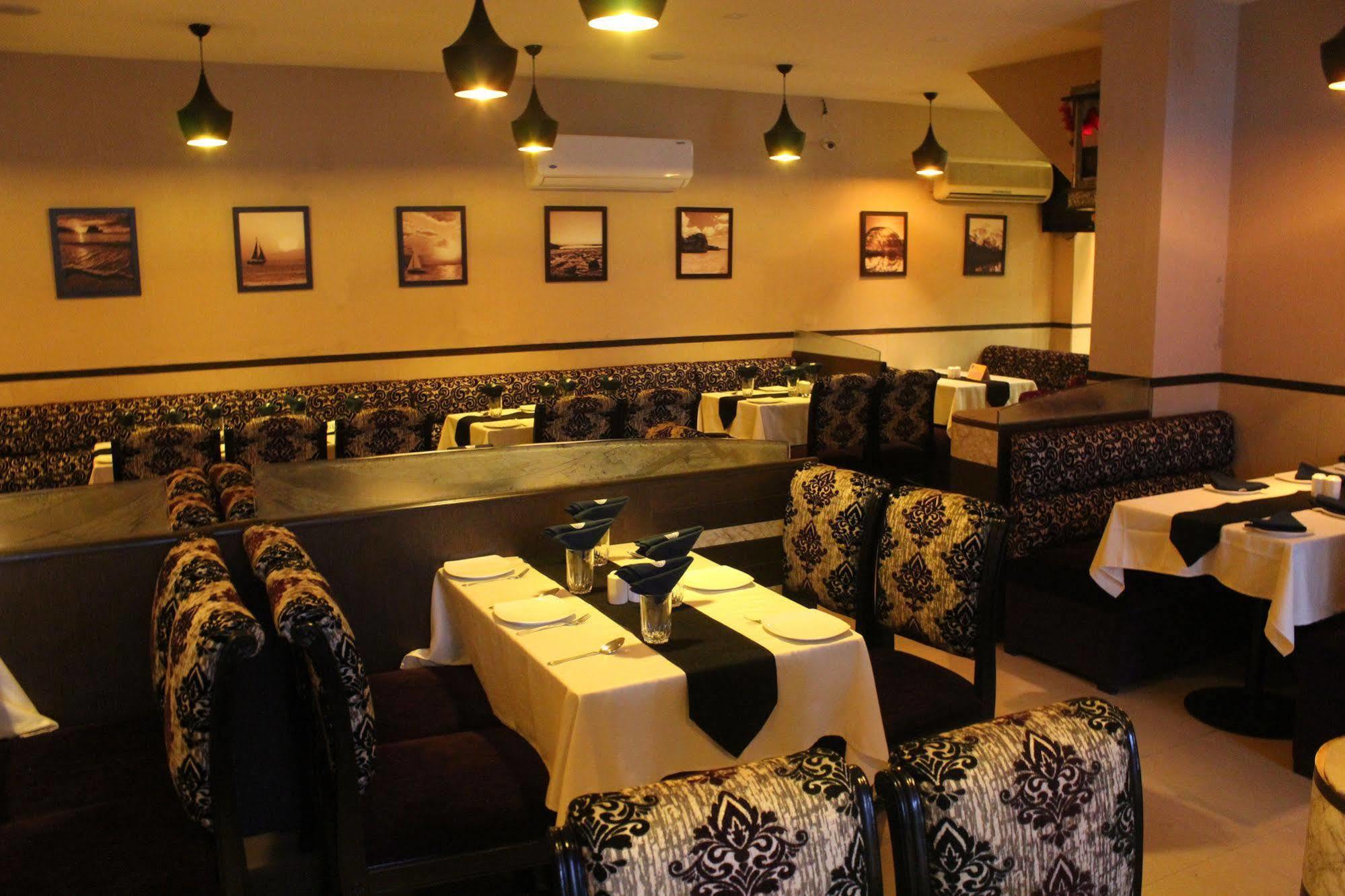 Hotel Galaxy Bombay Extérieur photo