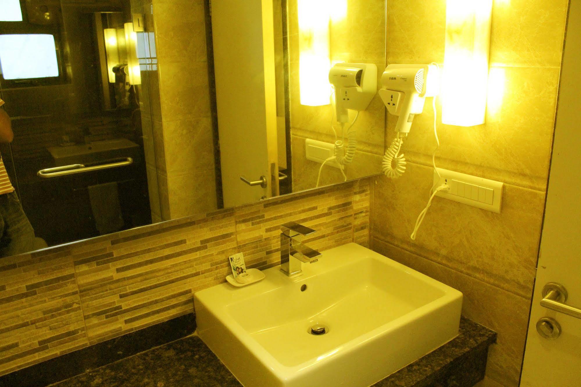 Hotel Galaxy Bombay Extérieur photo