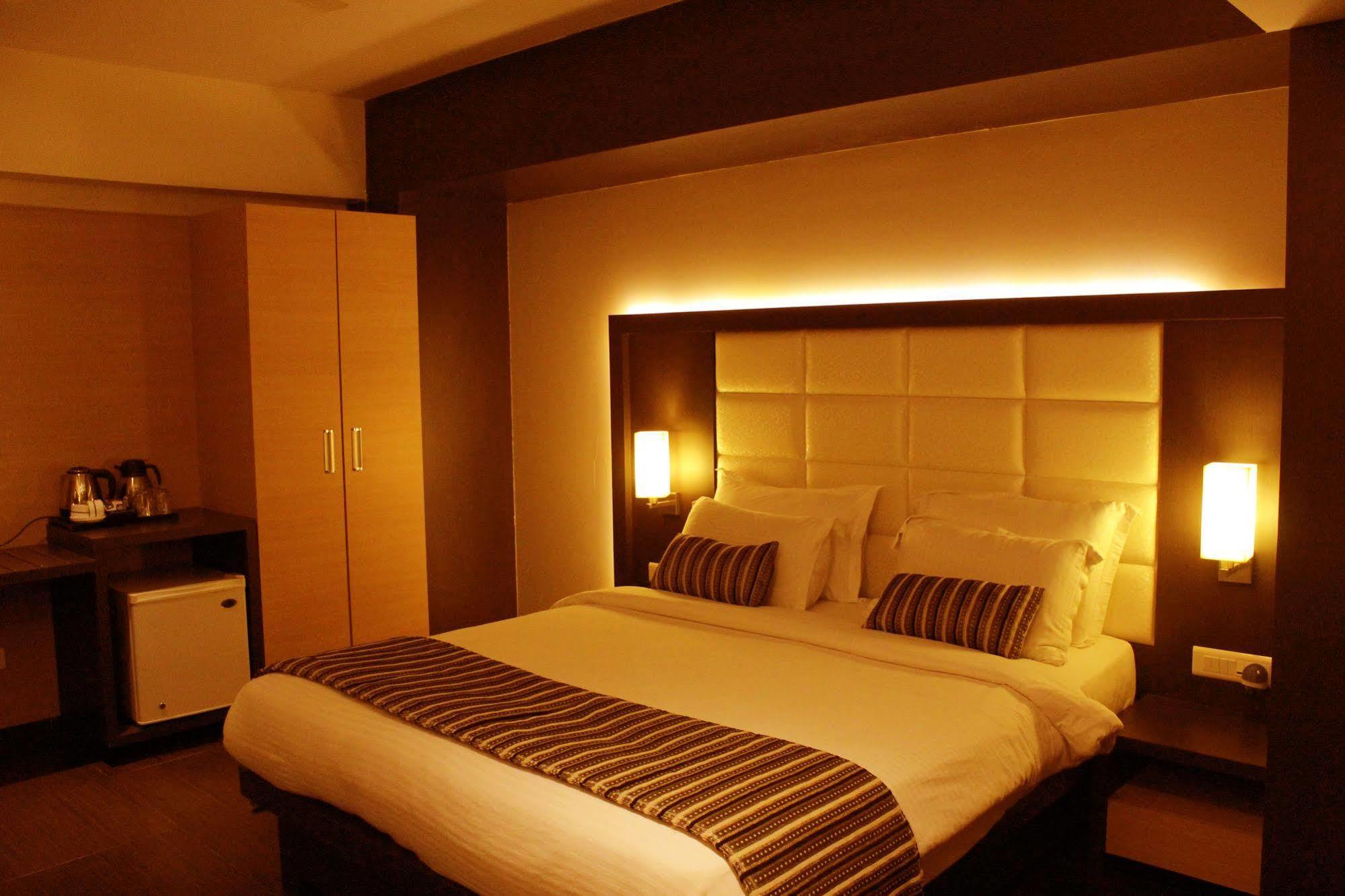 Hotel Galaxy Bombay Extérieur photo