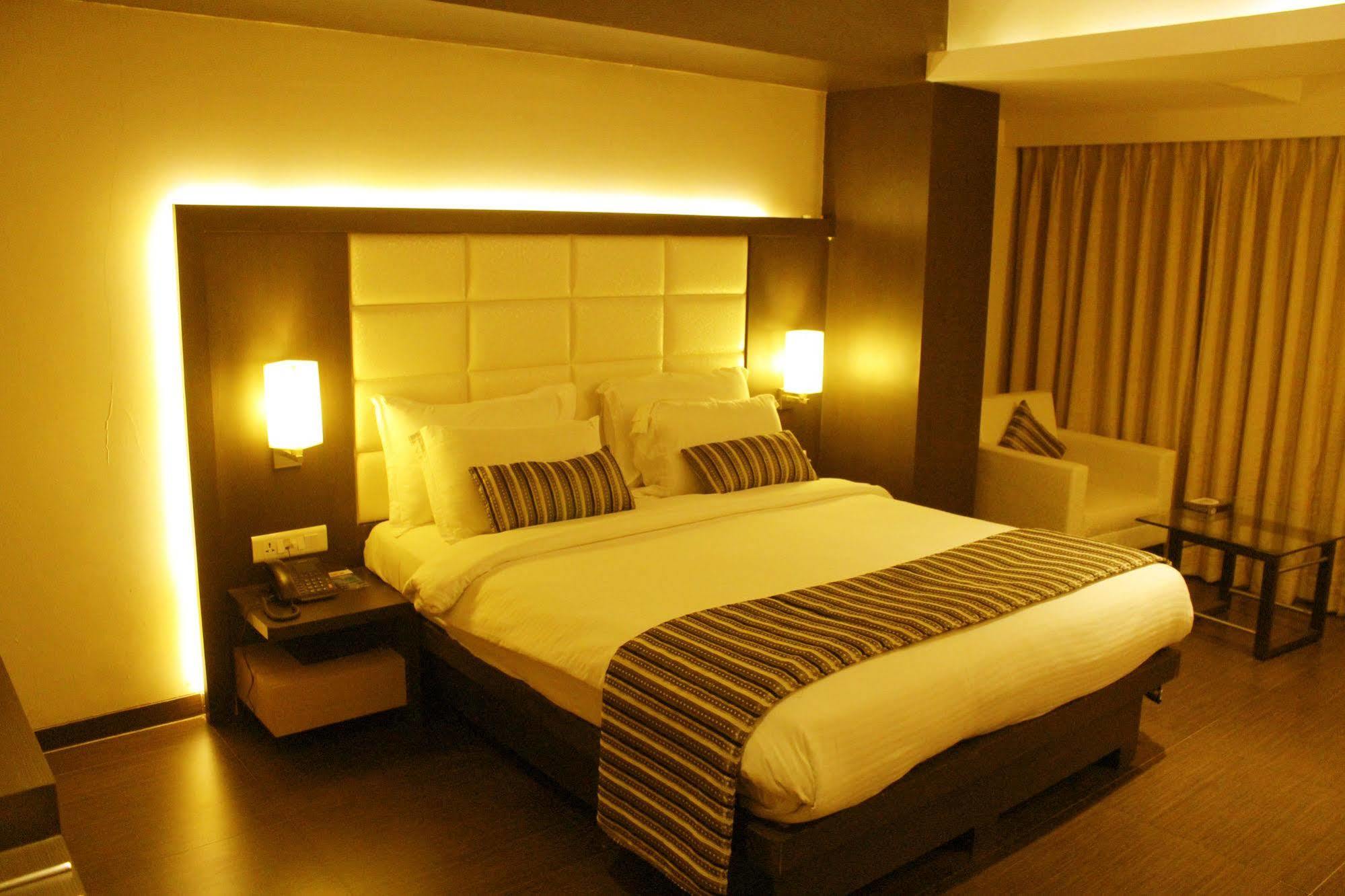 Hotel Galaxy Bombay Extérieur photo