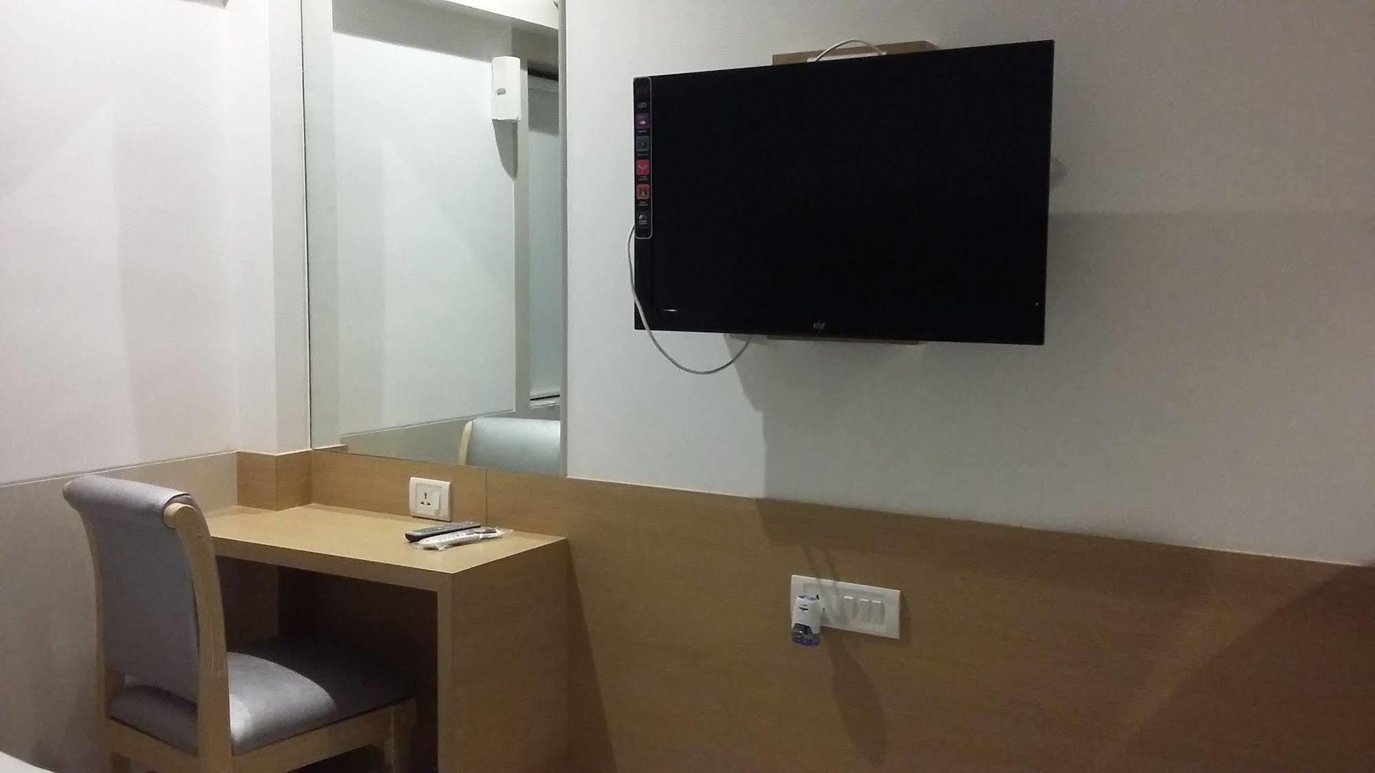 Hotel Galaxy Bombay Extérieur photo