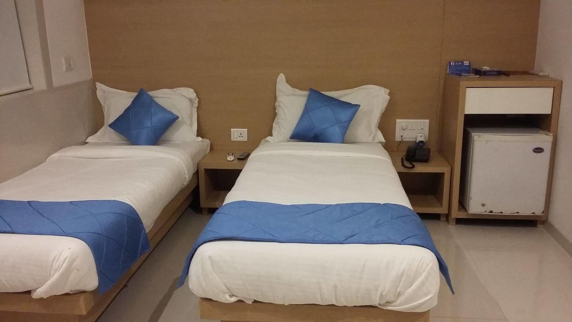 Hotel Galaxy Bombay Extérieur photo